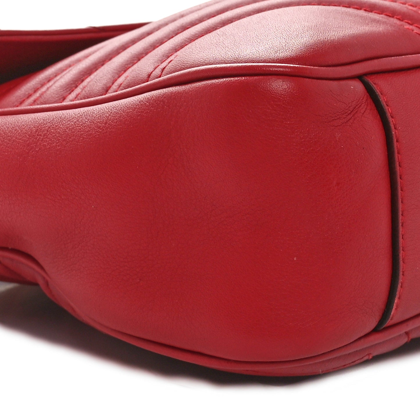 Calfskin Matelasse Medium GG Marmont Shoulder Bag Hibiscus Red
