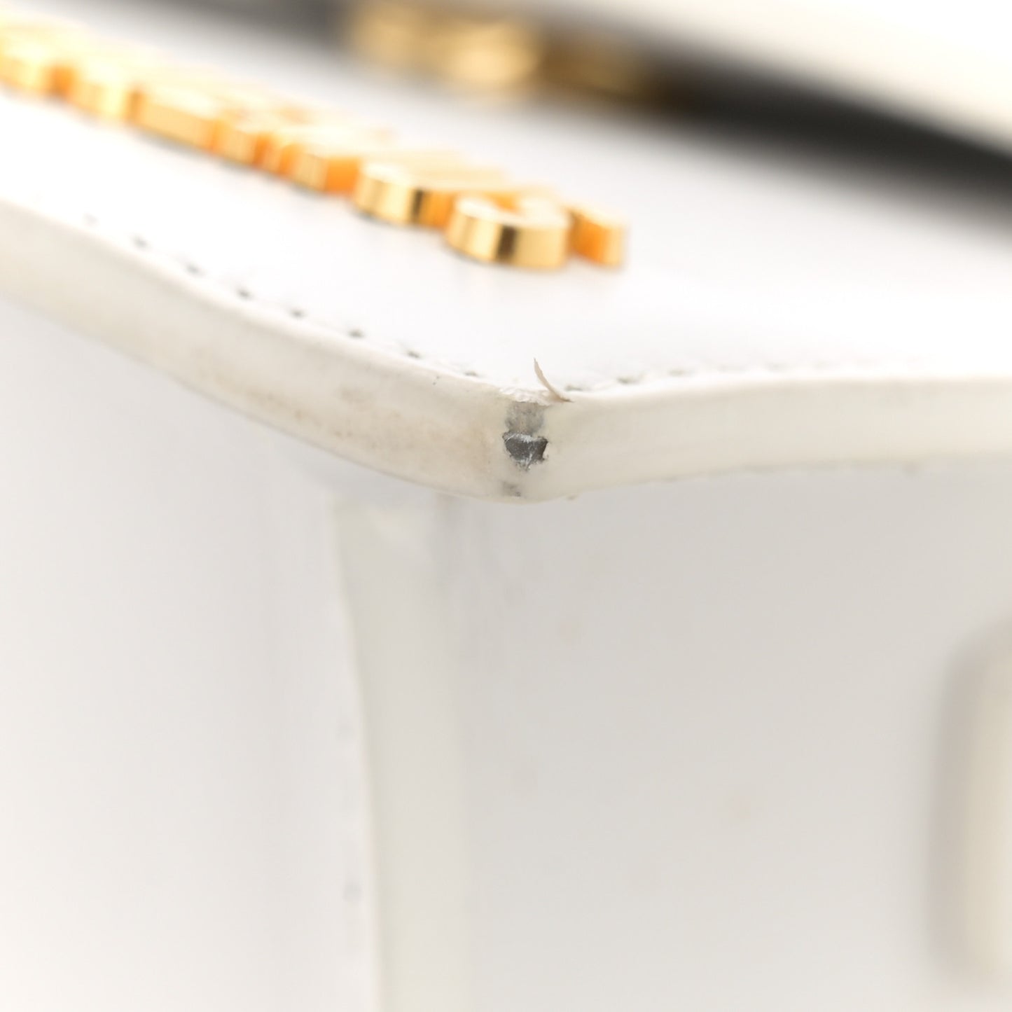 Smooth Calfskin Le Chiquito Moyen White