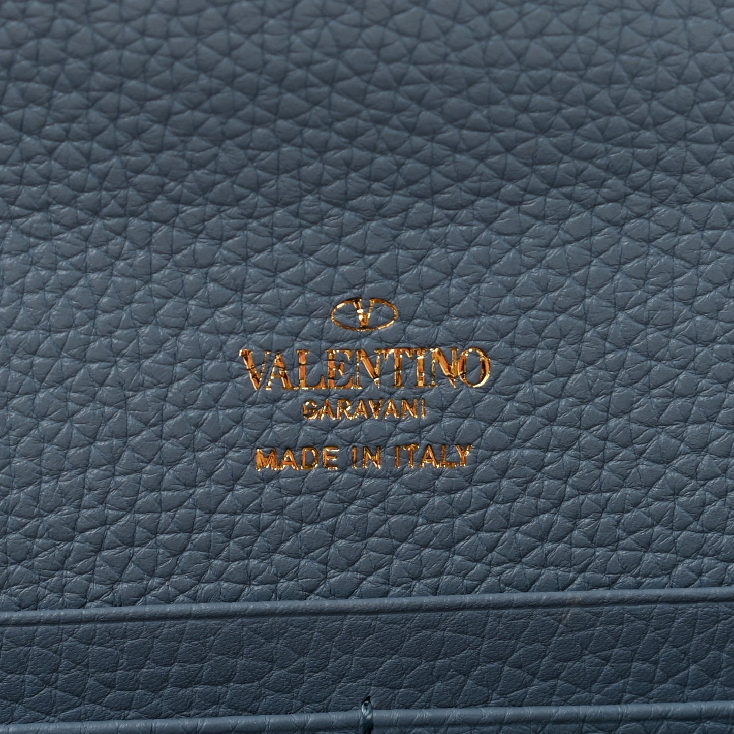 Pebbled Calfskin Rockstud Flip Lock Wallet On Chain Niagara