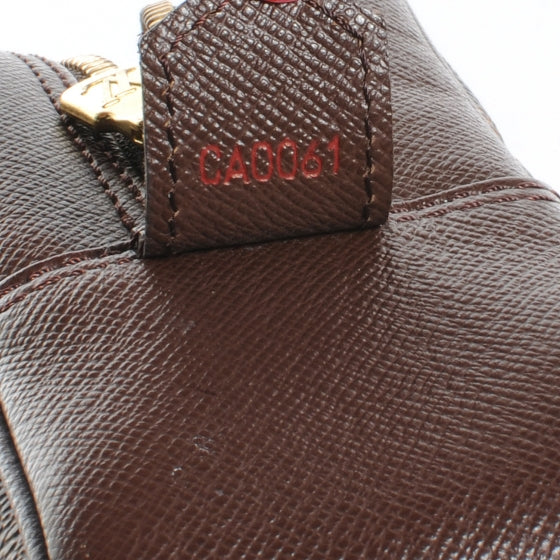 Damier Ebene Trousse Toilette 28