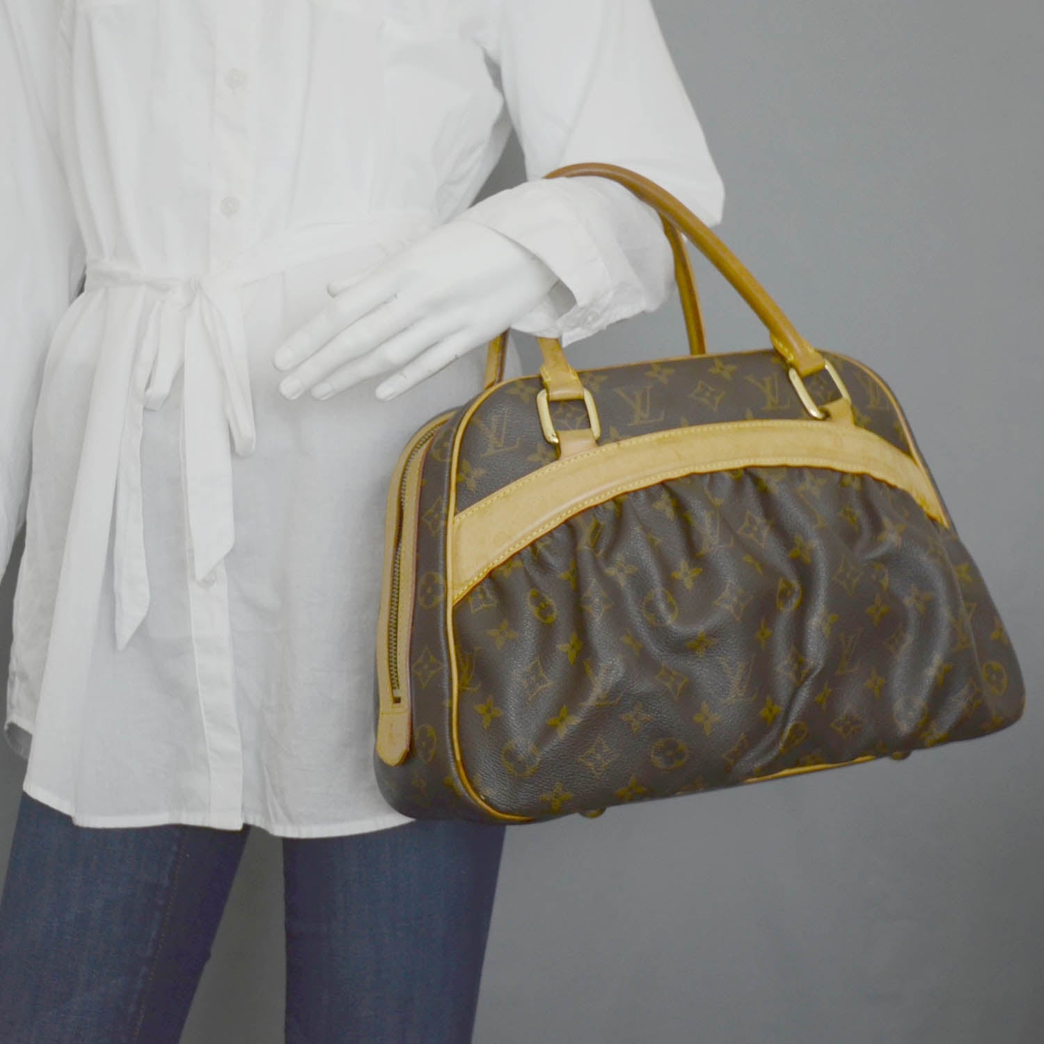 Louis Vuitton Monogram Mizi 2 of 10