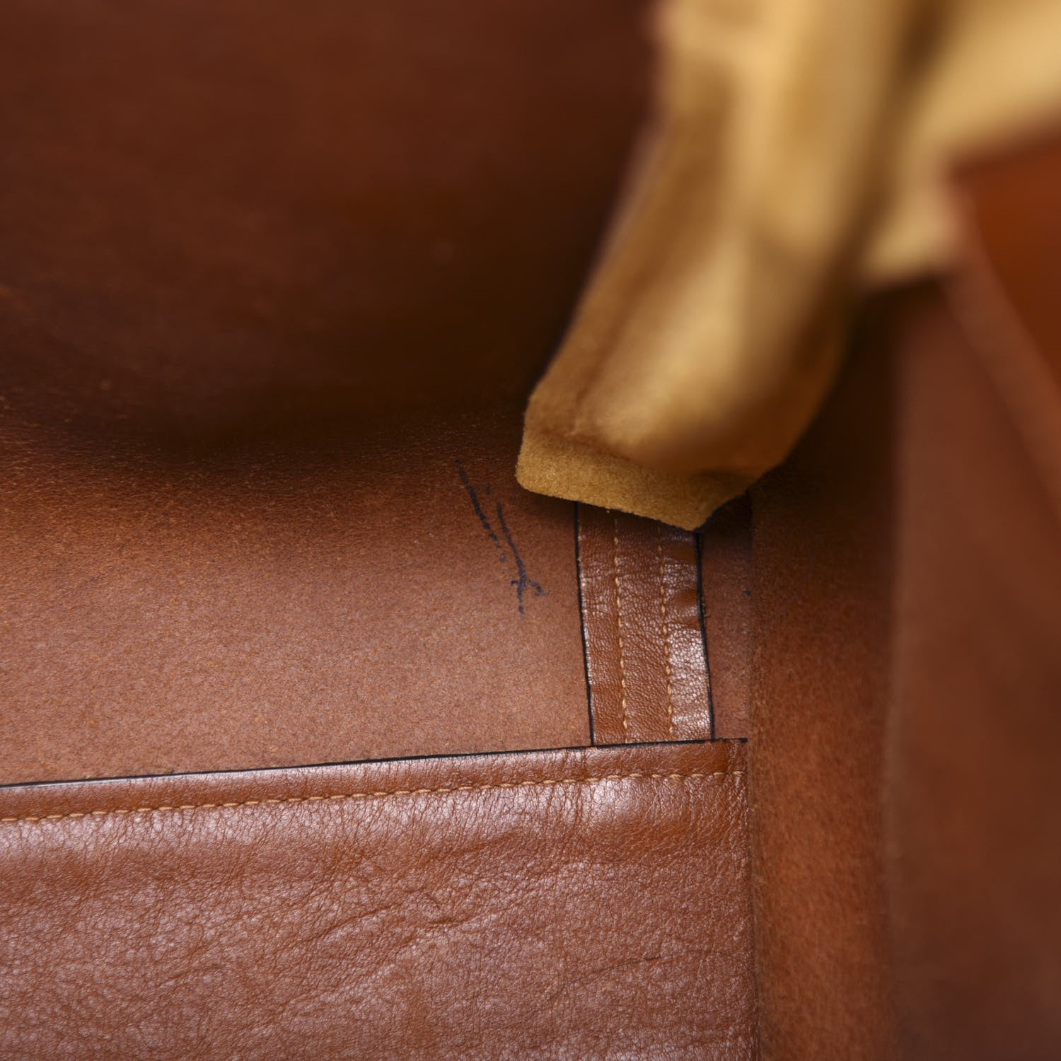 Chloe Smooth Calfskin Medium Milo Shopping Tote Caramel 8 of 17