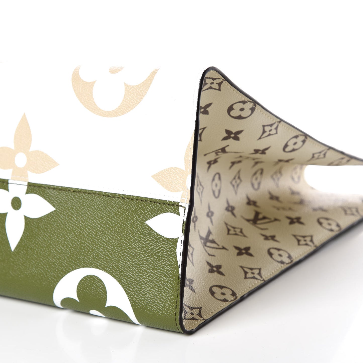 Monogram Giant Onthego GM Kaki Beige