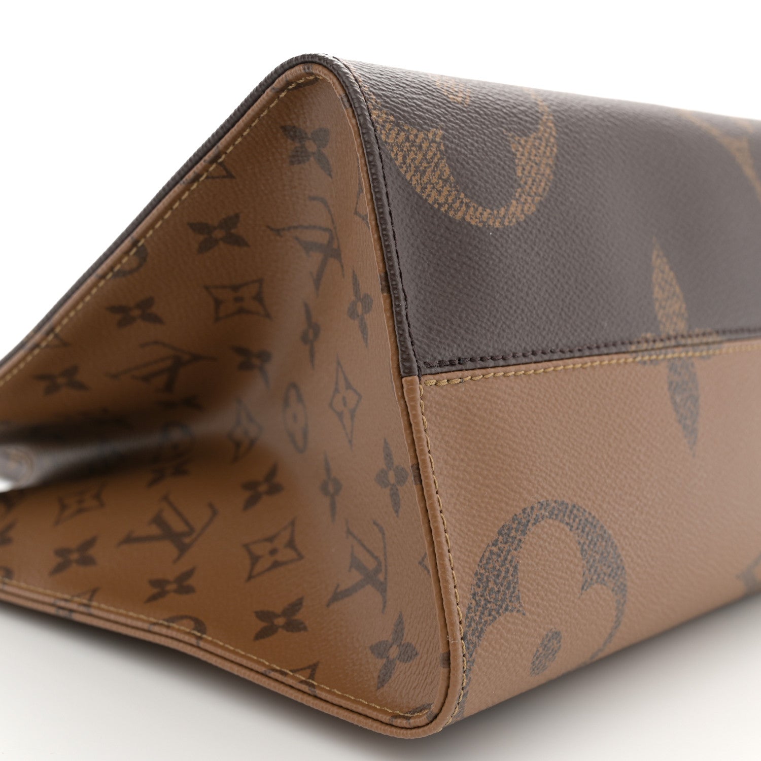 Louis Vuitton Reverse Monogram Giant Onthego MM 8 of 9