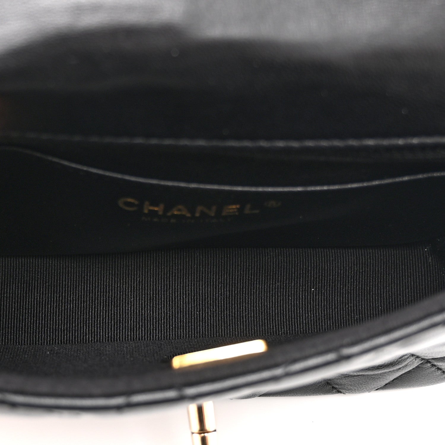 CHANEL ブラックレザー バッグ Chanel Lambskin Resin Quilted Mini Heart Square Flap Black 1951418