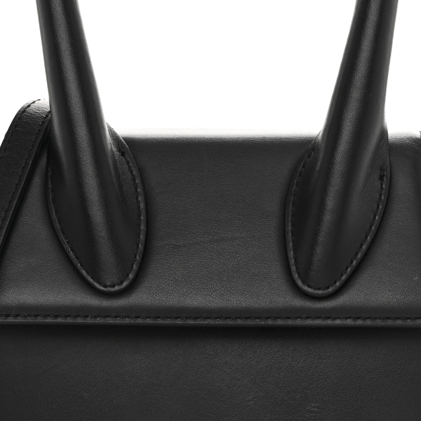 Smooth Calfskin Le Chiquito Moyen Black