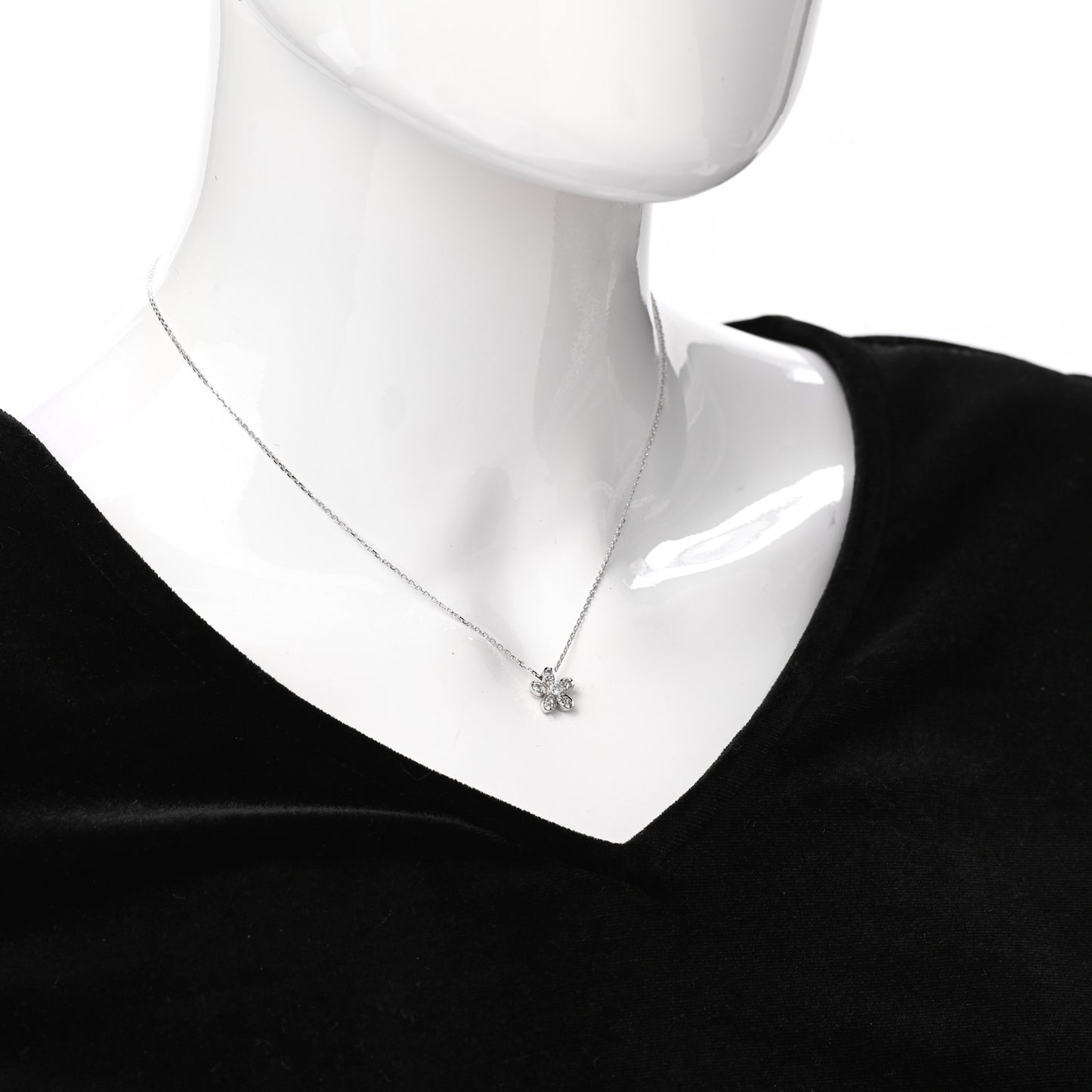 18K White Gold Diamond Socrate One Flower Pendant Necklace