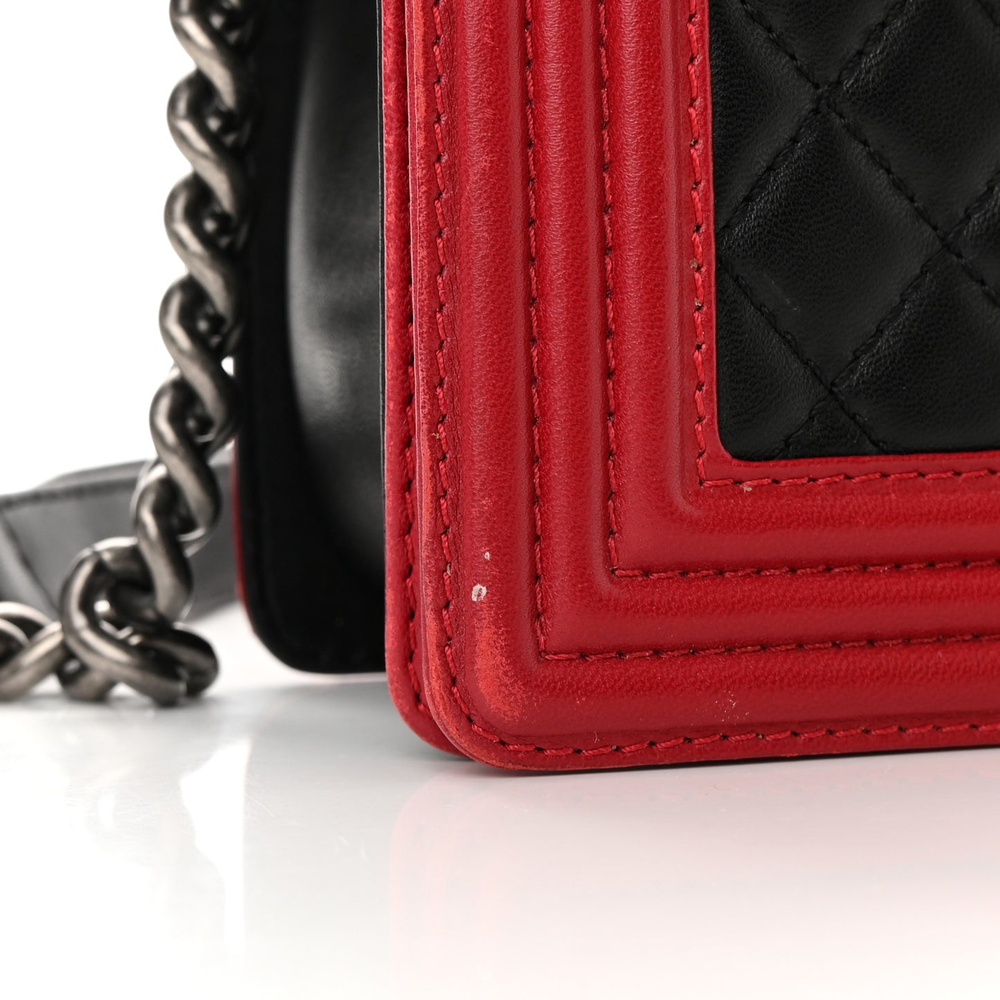 Lambskin Quilted Medium Boy Flap Black Red