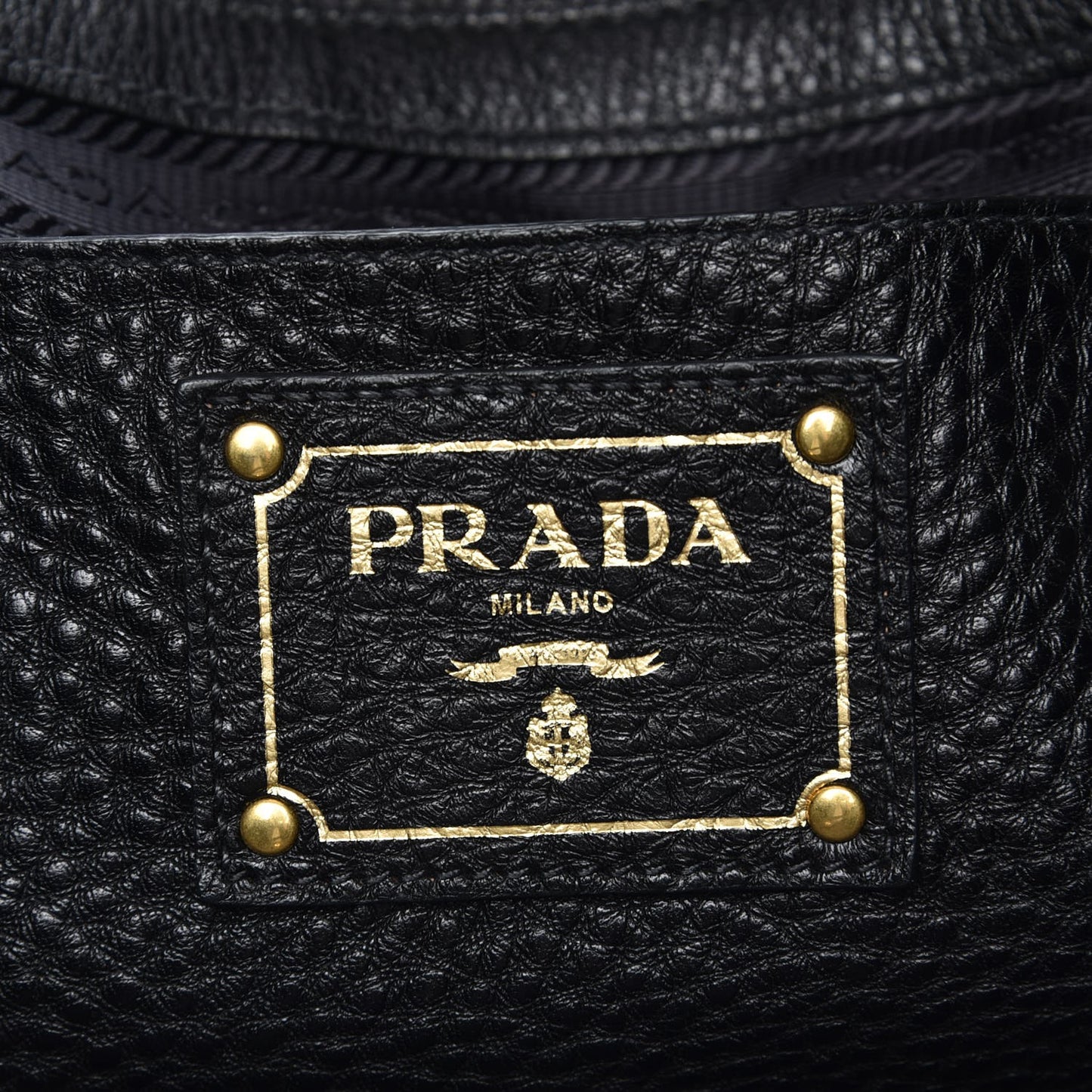 Vitello Daino Side Zip Tote Black