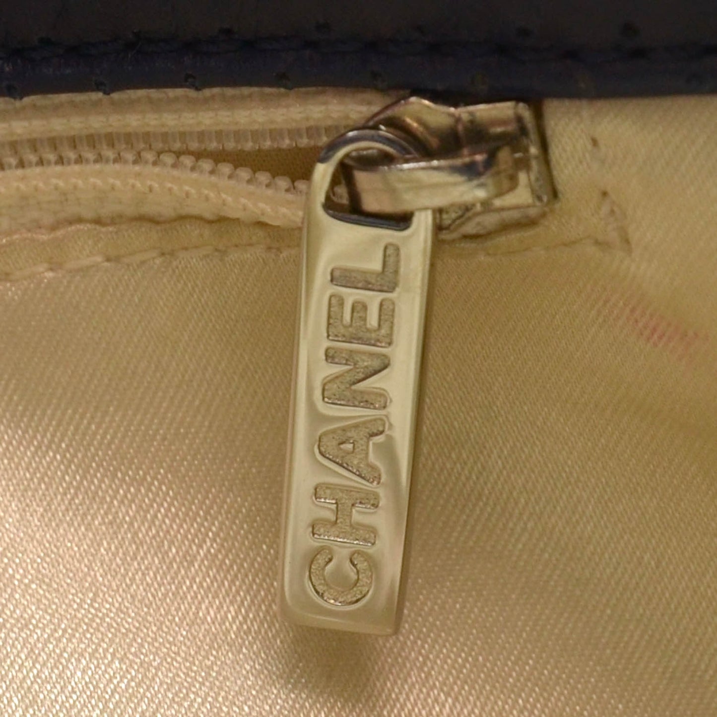 Calfskin Perforated 50's Satchel Marine Fonce