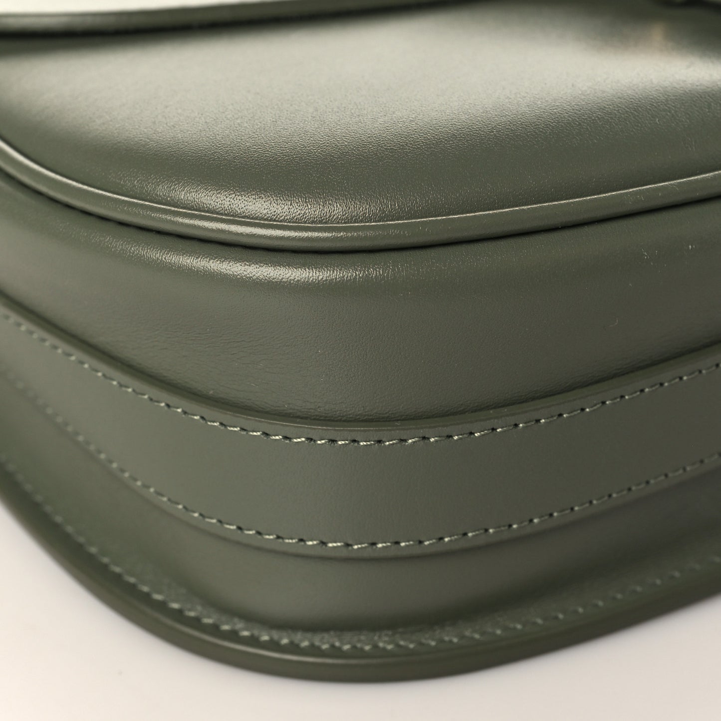 Box Calfskin Medium Bobby Flap Cedar