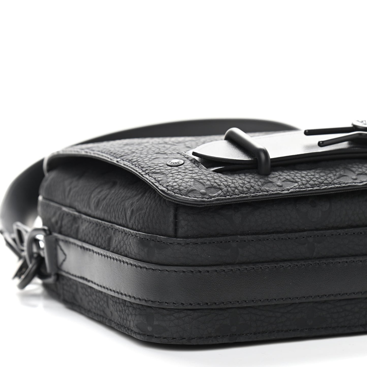 Taurillon Monogram Steamer Messenger Black