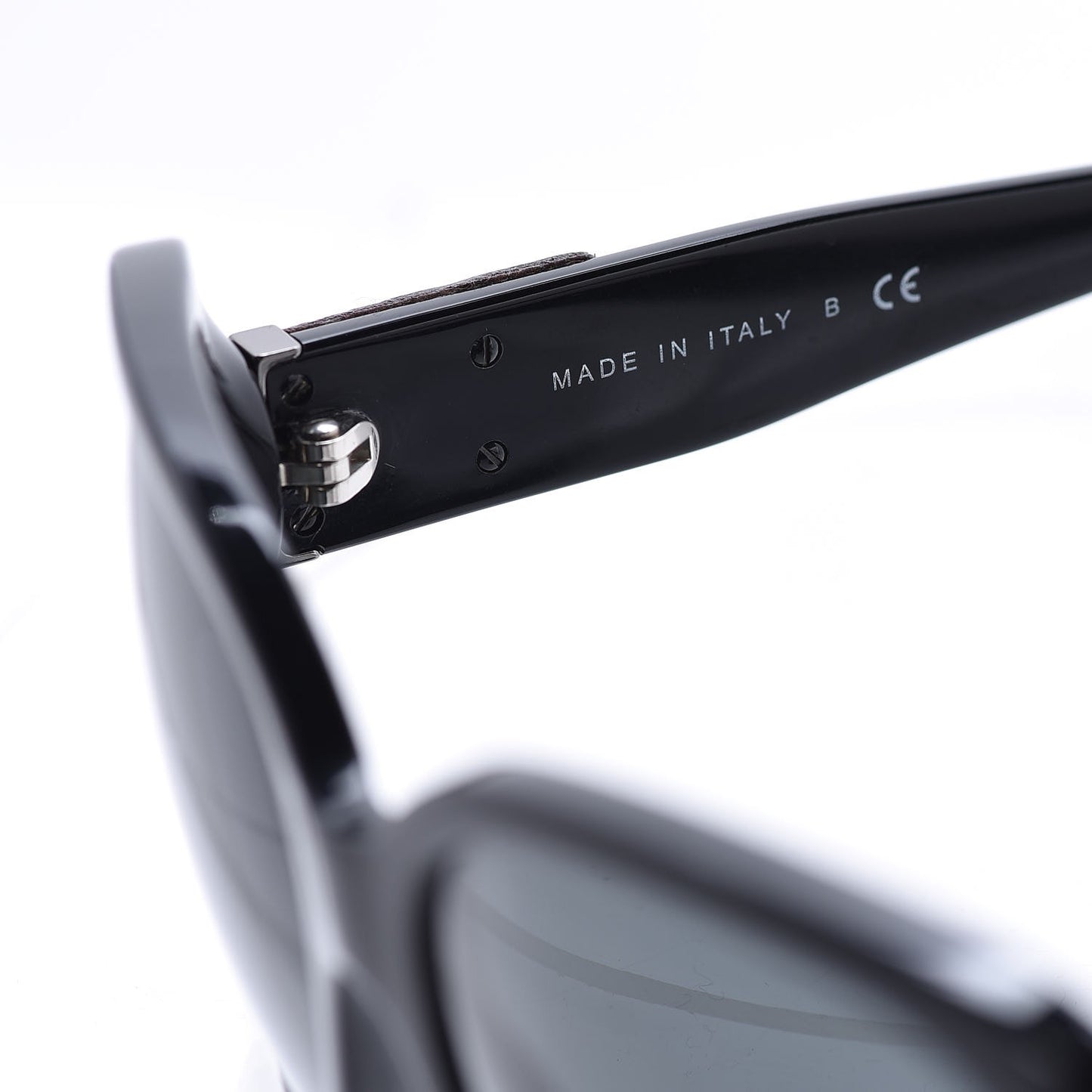 CC Turnlock Sunglasses 5234 Q Black