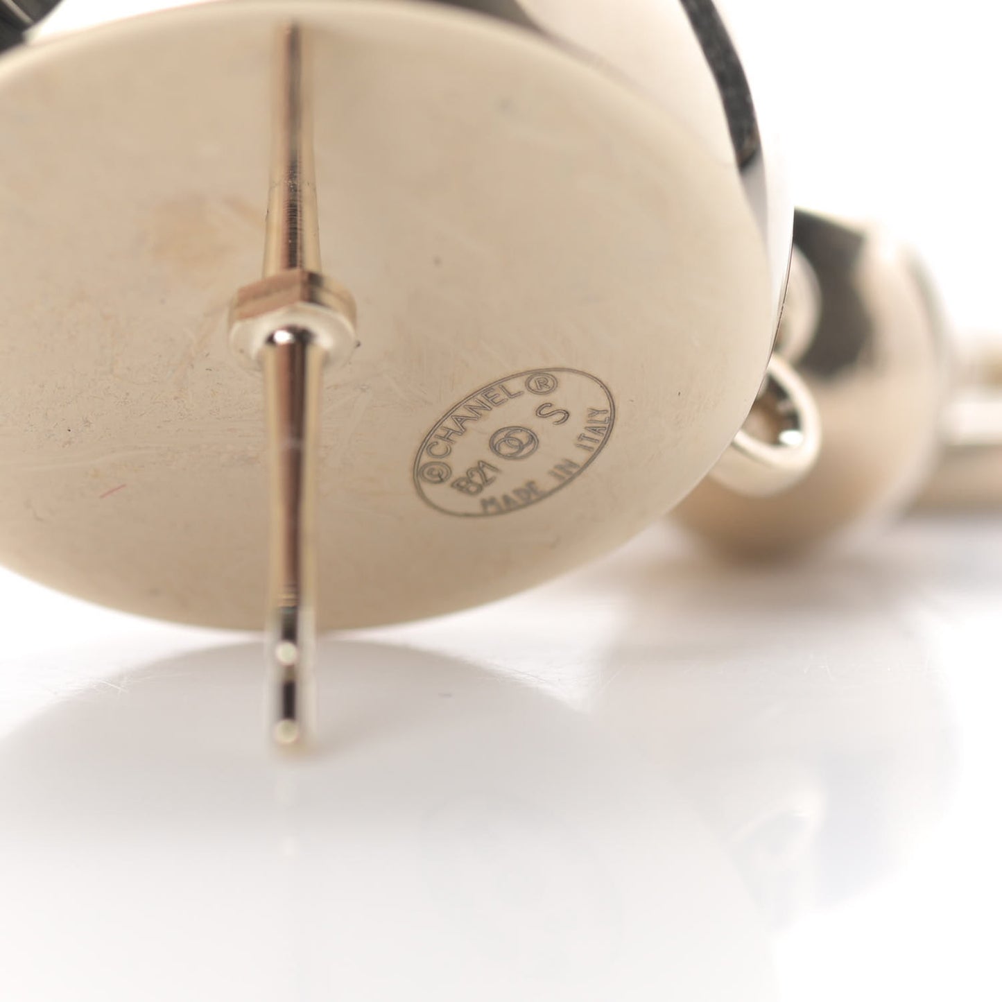 Metal CC Drop Earrings Gold