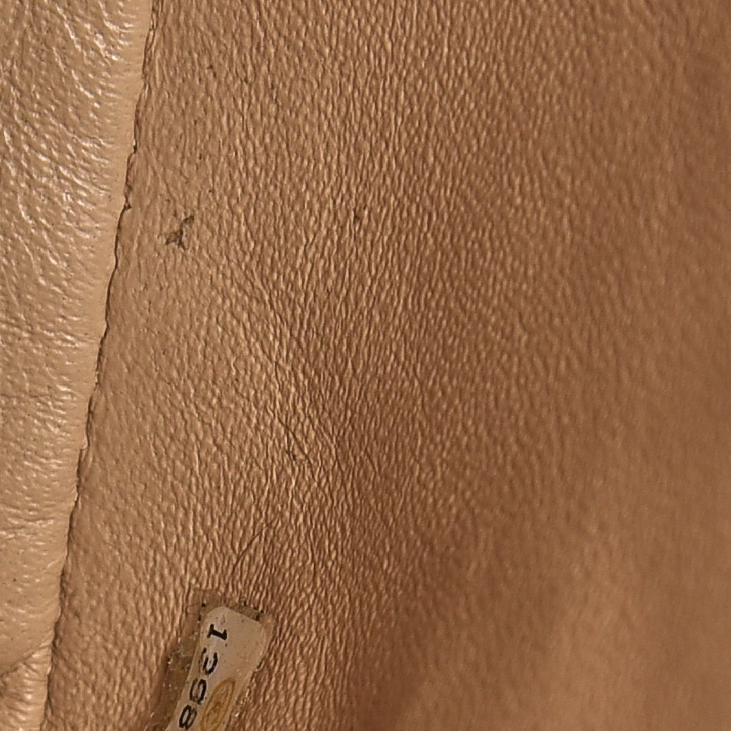 Caviar Quilted Jumbo Single Flap Beige Clair