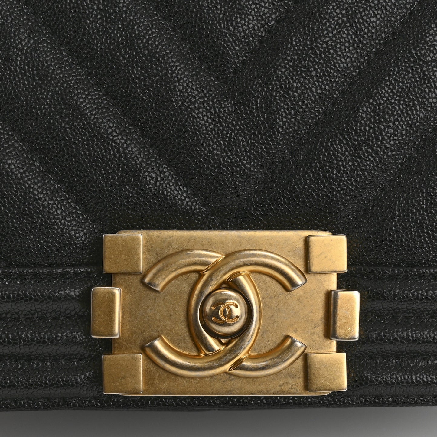 Caviar Chevron Quilted Medium Boy Flap Black