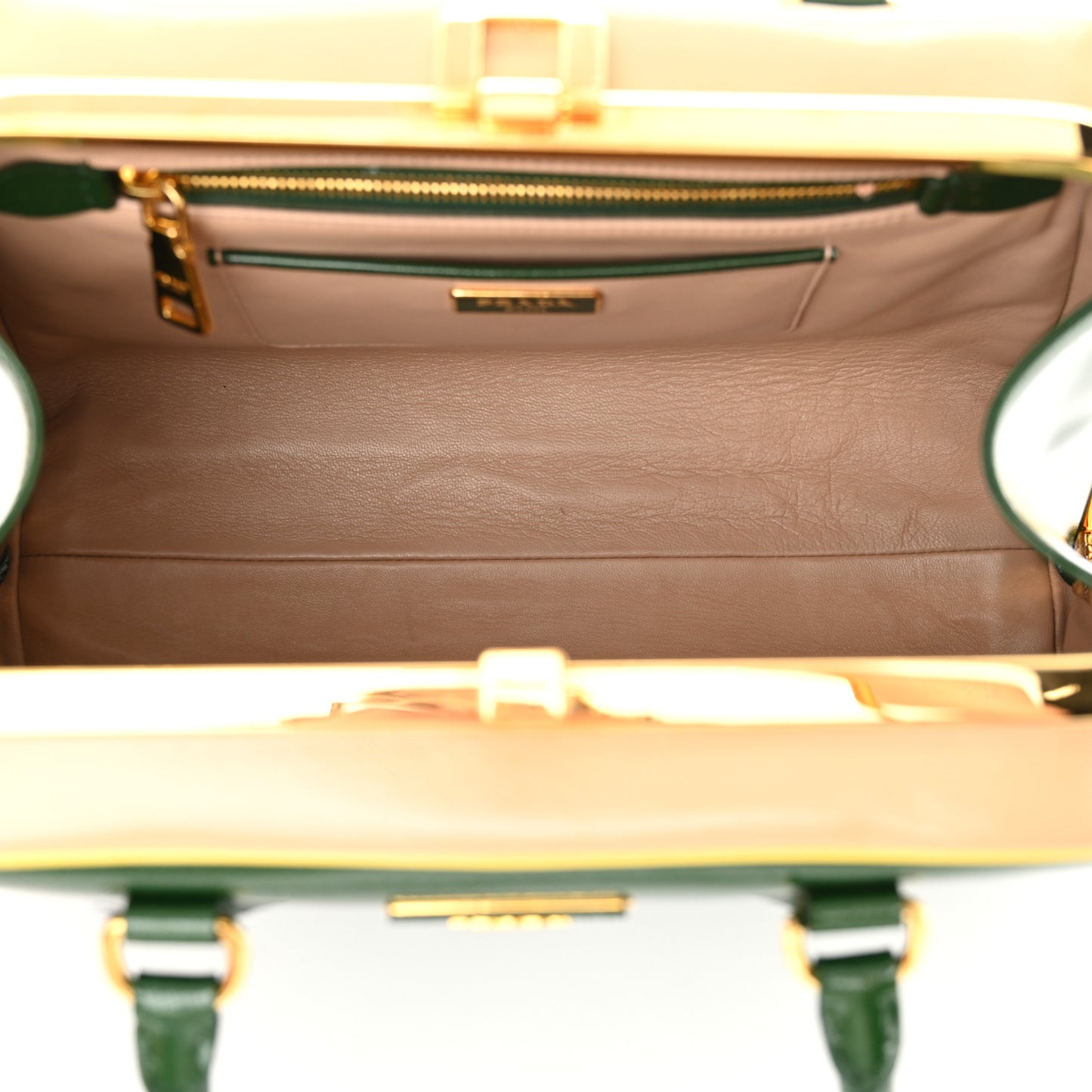 Saffiano Vernice Pyramid Bag Larice Sabbia