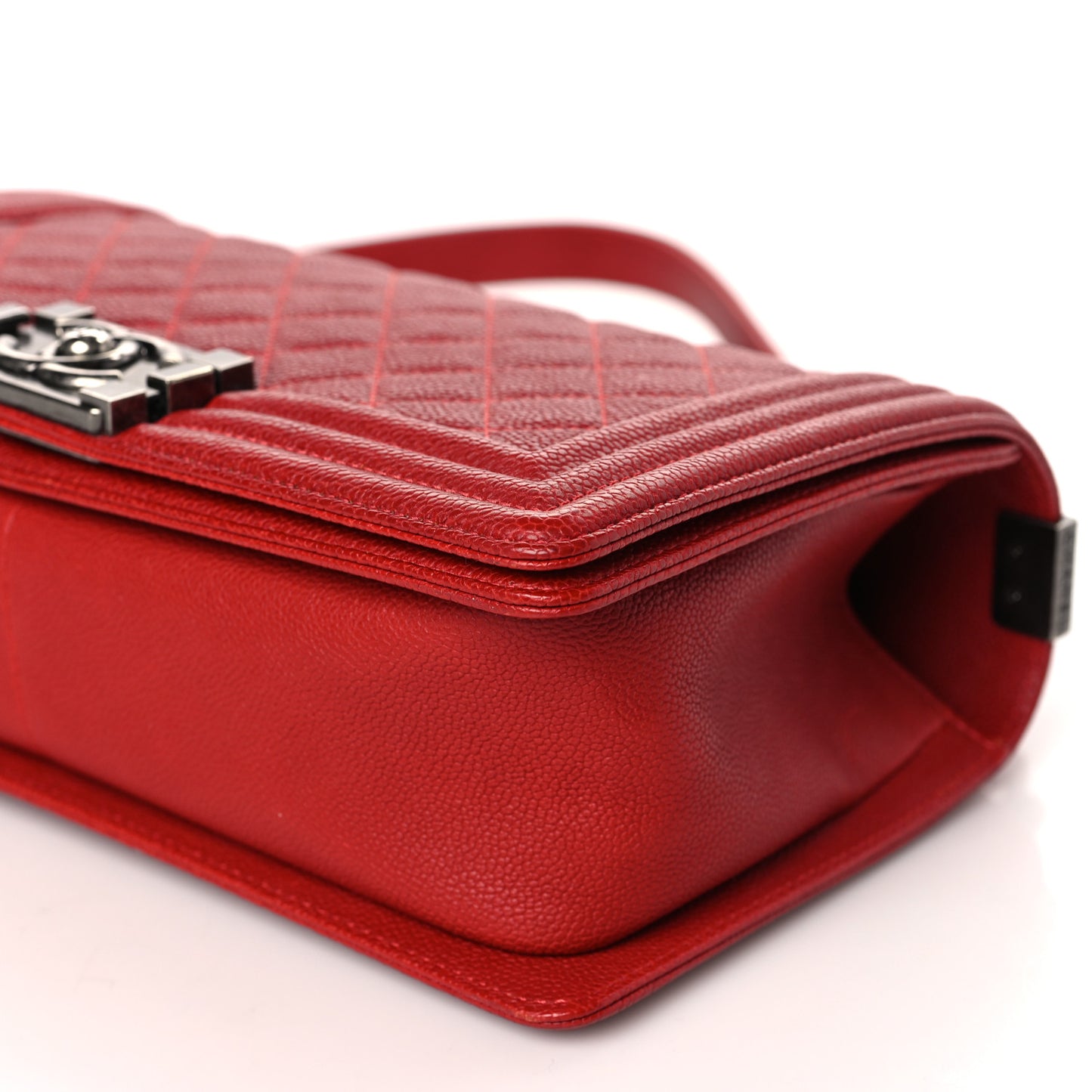 Caviar Quilted Medium Boy Flap Red