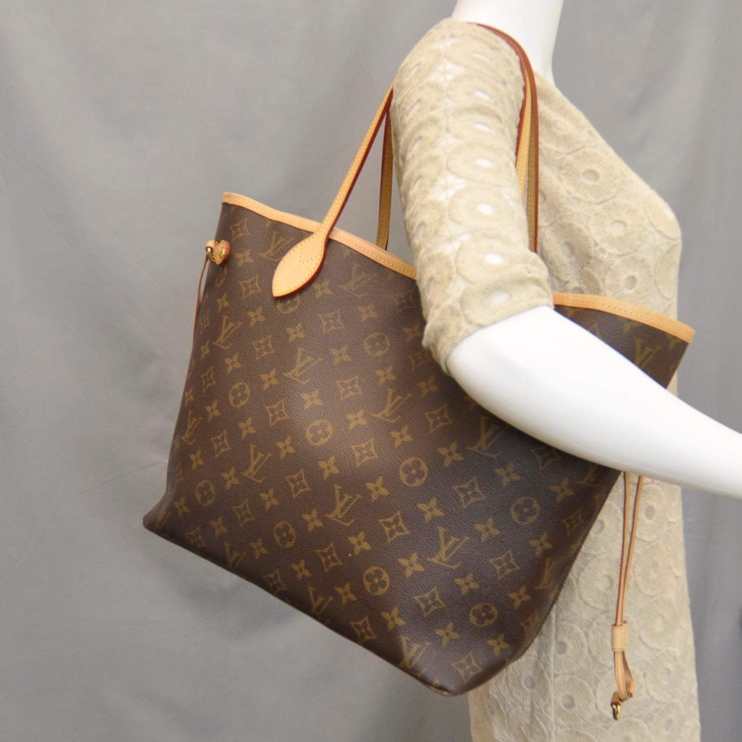 Louis Vuitton Monogram Neverfull MM 2 of 10