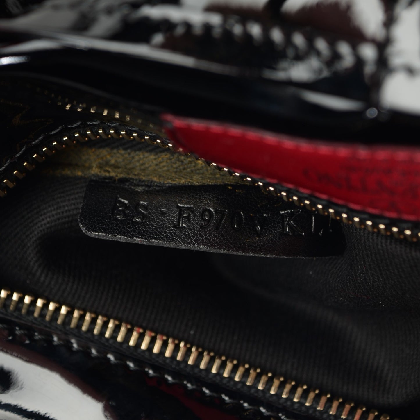 Patent Medium Rockstud Tote Black