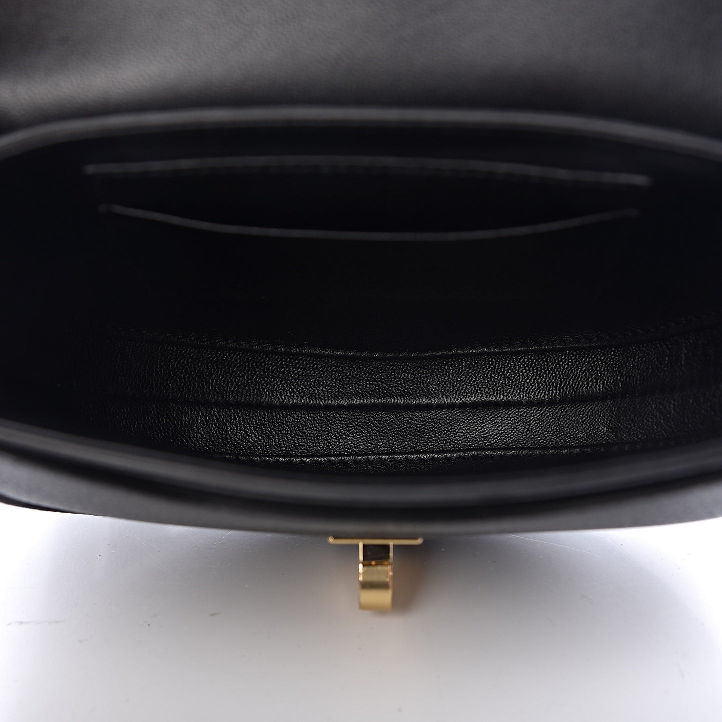 Grained Calfskin Besace Small 16 Black