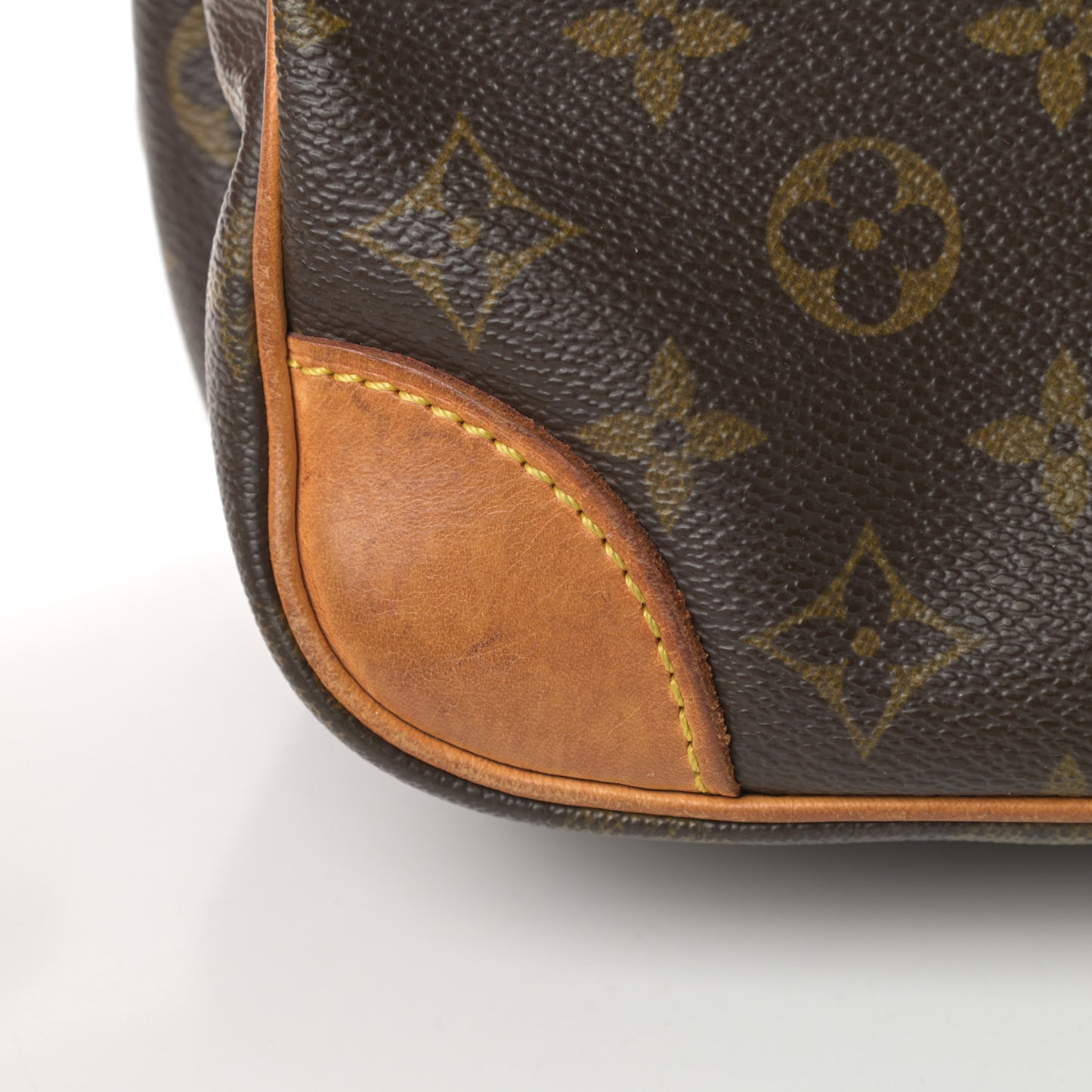 Monogram Nil 28