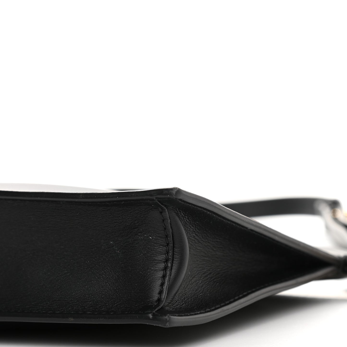 Vitello Virtus Shoulder Bag Black