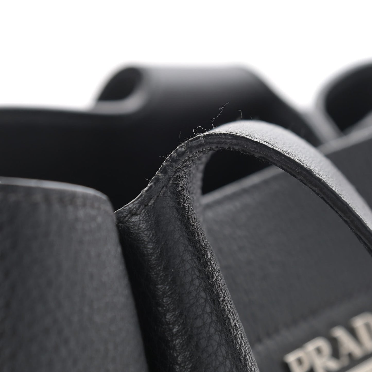 Vitello Daino Soft Medium Dynamique Tote Black