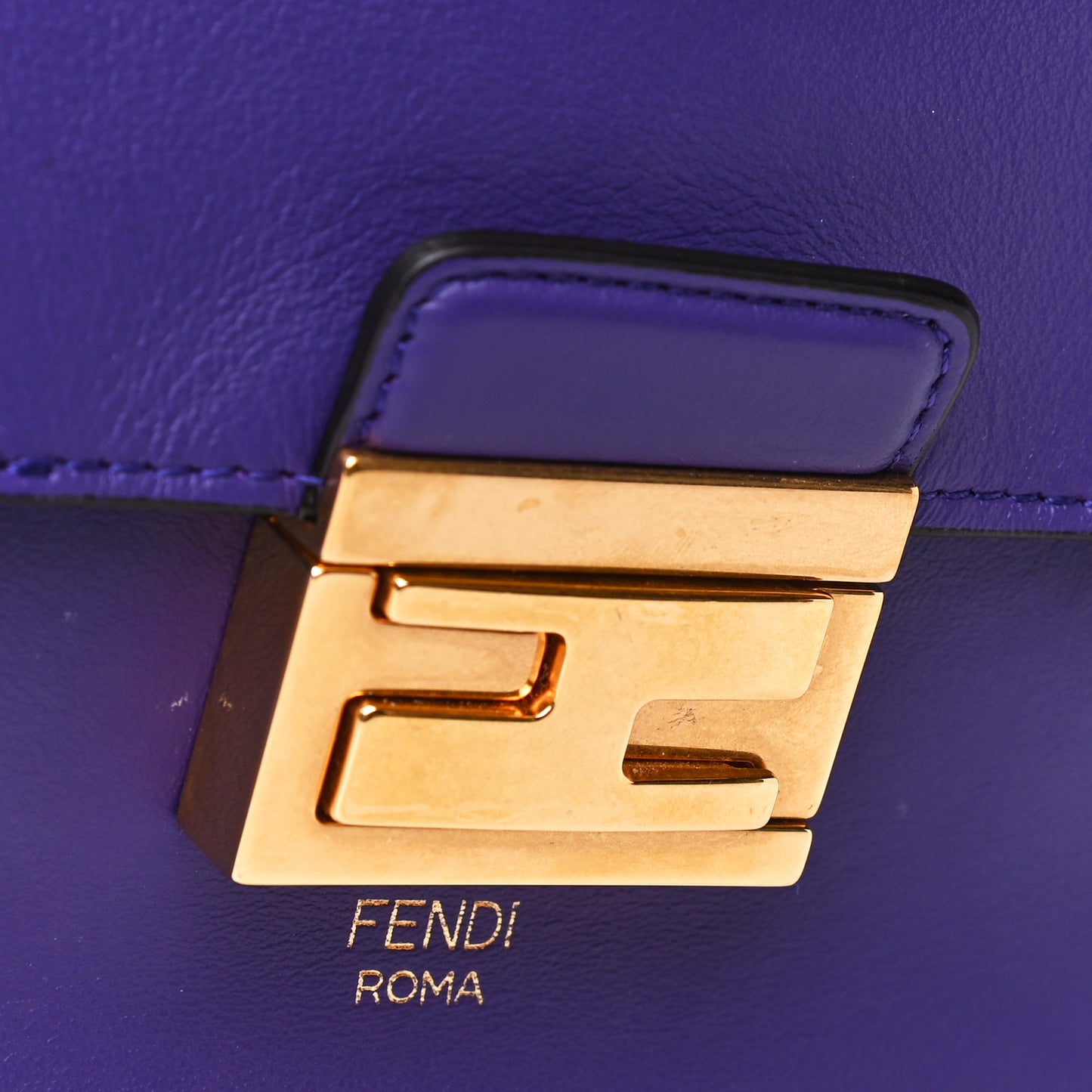 Vitello Grace Matte Small Kan U Shoulder Bag Purple Rain
