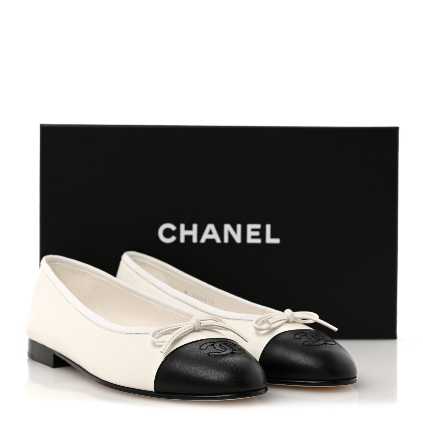 Lambskin Cap Toe CC Ballerina Flats 37 White Black