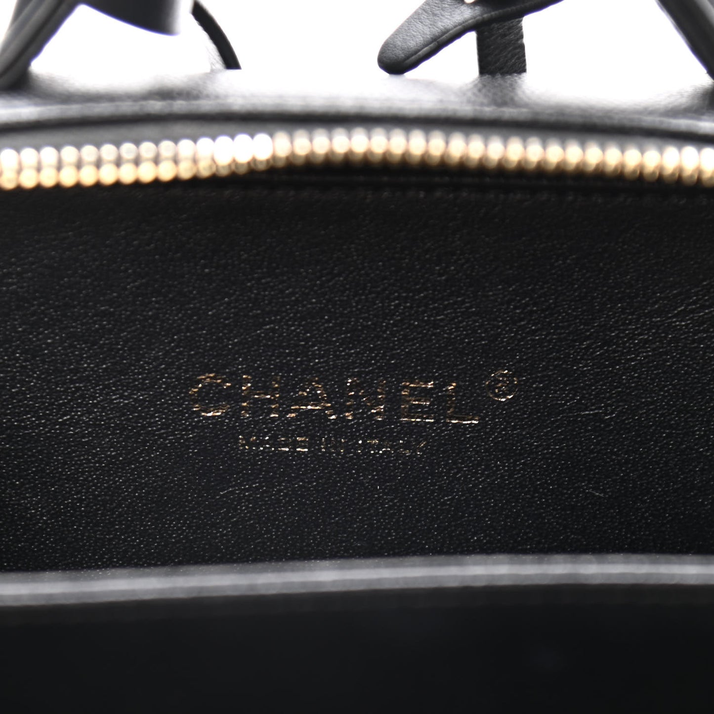 Caviar Quilted Small CC Filigree Vanity Case Black