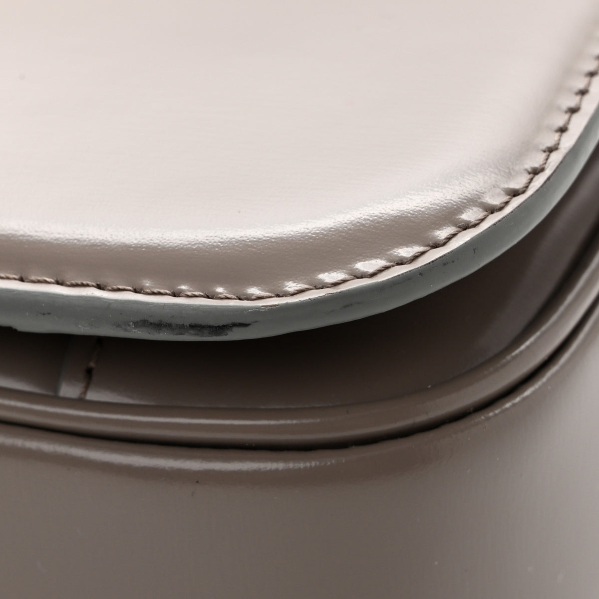 Shiny Calfskin Medium Triomphe Pebble