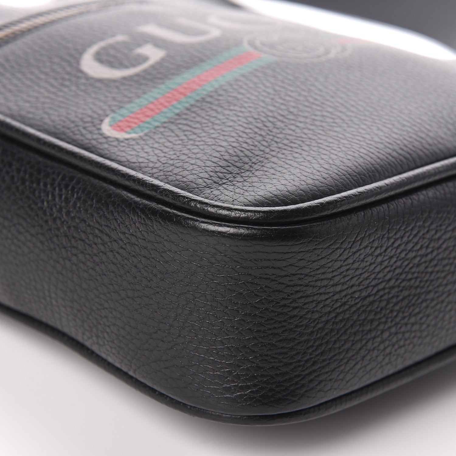 Gucci Grained Calfskin Logo Messenger Bag Black 5 of 12