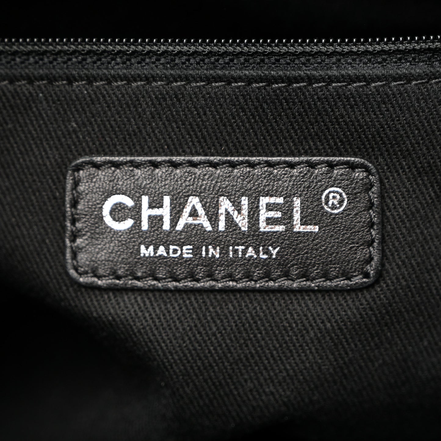 Caviar Quilted Medium CC Bucket Bag Black