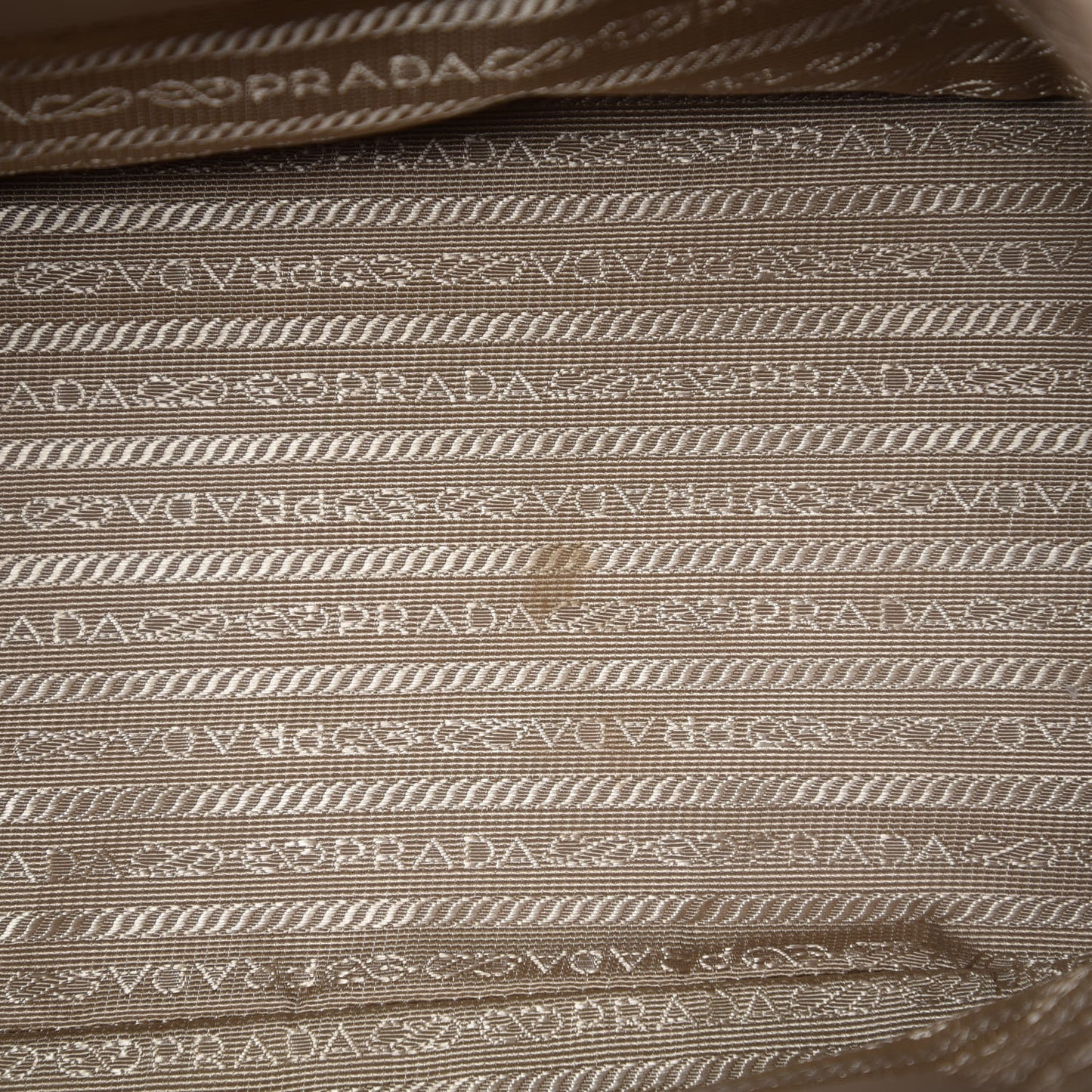 Saffiano Medium Galleria Double Zip Tote Sabbia