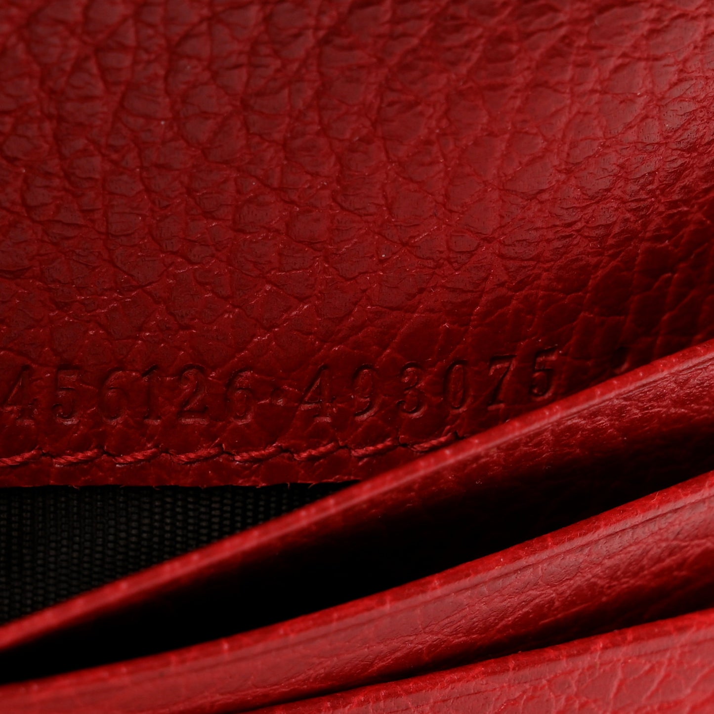 Pebbled Calfskin GG Marmont Card Case Hibiscus Red