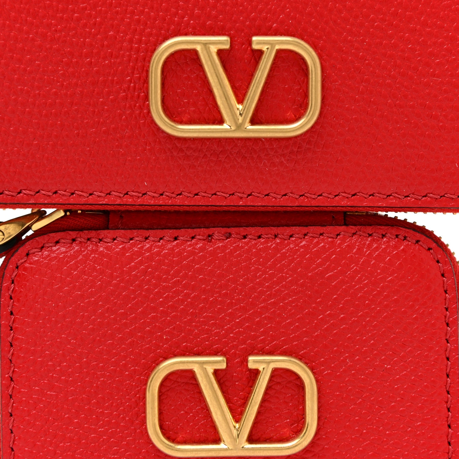 Valentino Garavani Grained Calfskin VLogo Signature Wash Bag Rouge Pur 6 of 9