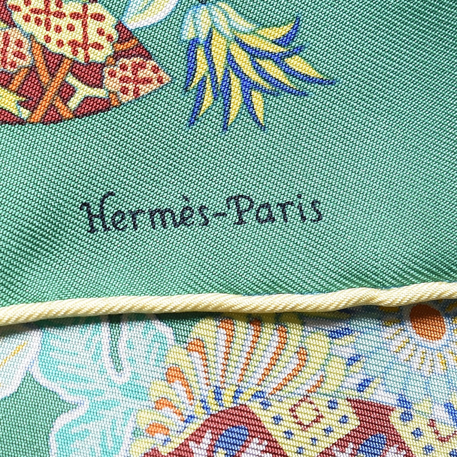 Hermes Cashmere Silk Fleurs et Papillons de Tissus Pocket Square Vert Violet Juane 4 of 7