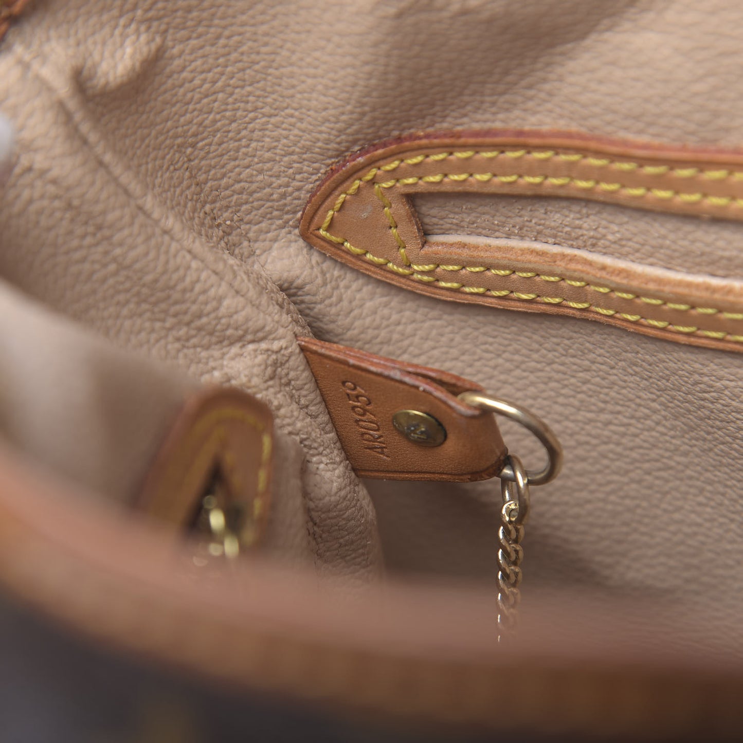 Monogram Petit Bucket 23