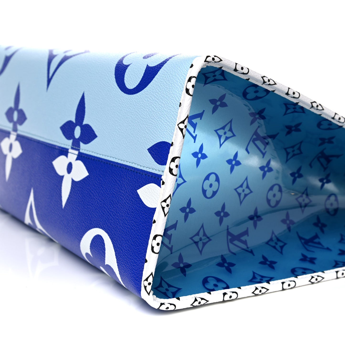 Monogram Giant Hamptons Onthego Blue