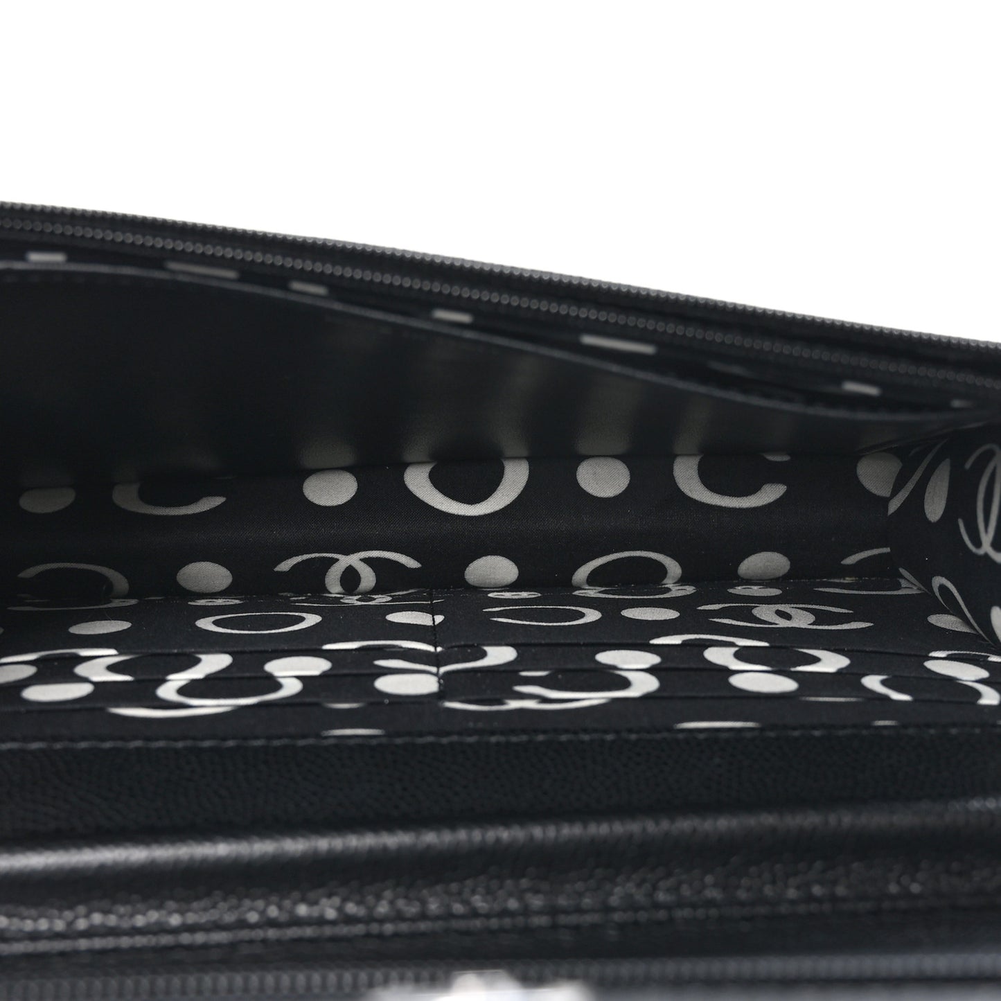 Caviar Quilted CC Logo Wallet on Chain WOC Black