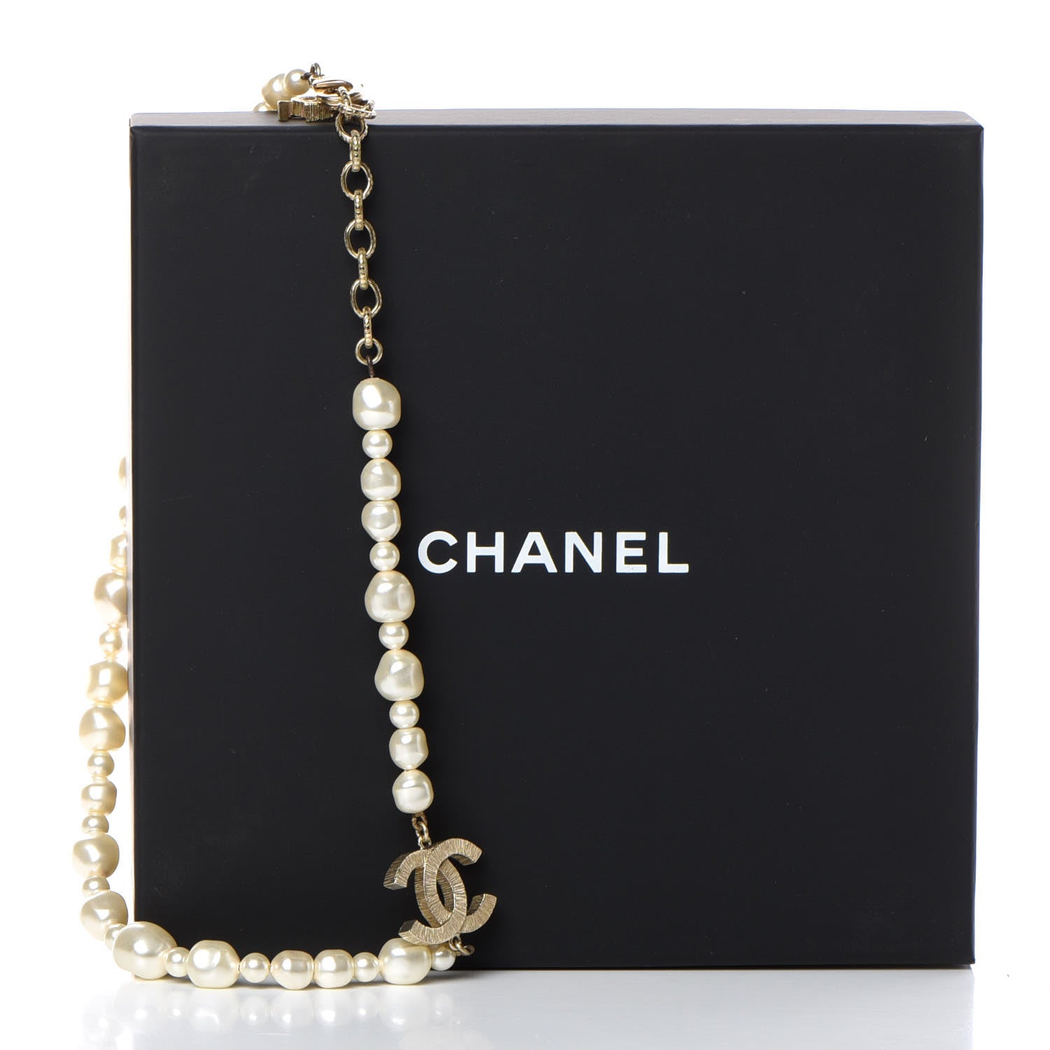 Chanel Graduated Pearl CC Short Necklace Gold 5 of 5