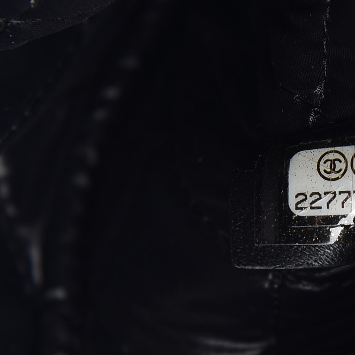 Lambskin Bi Quilted Medium Cosmetic Case Black