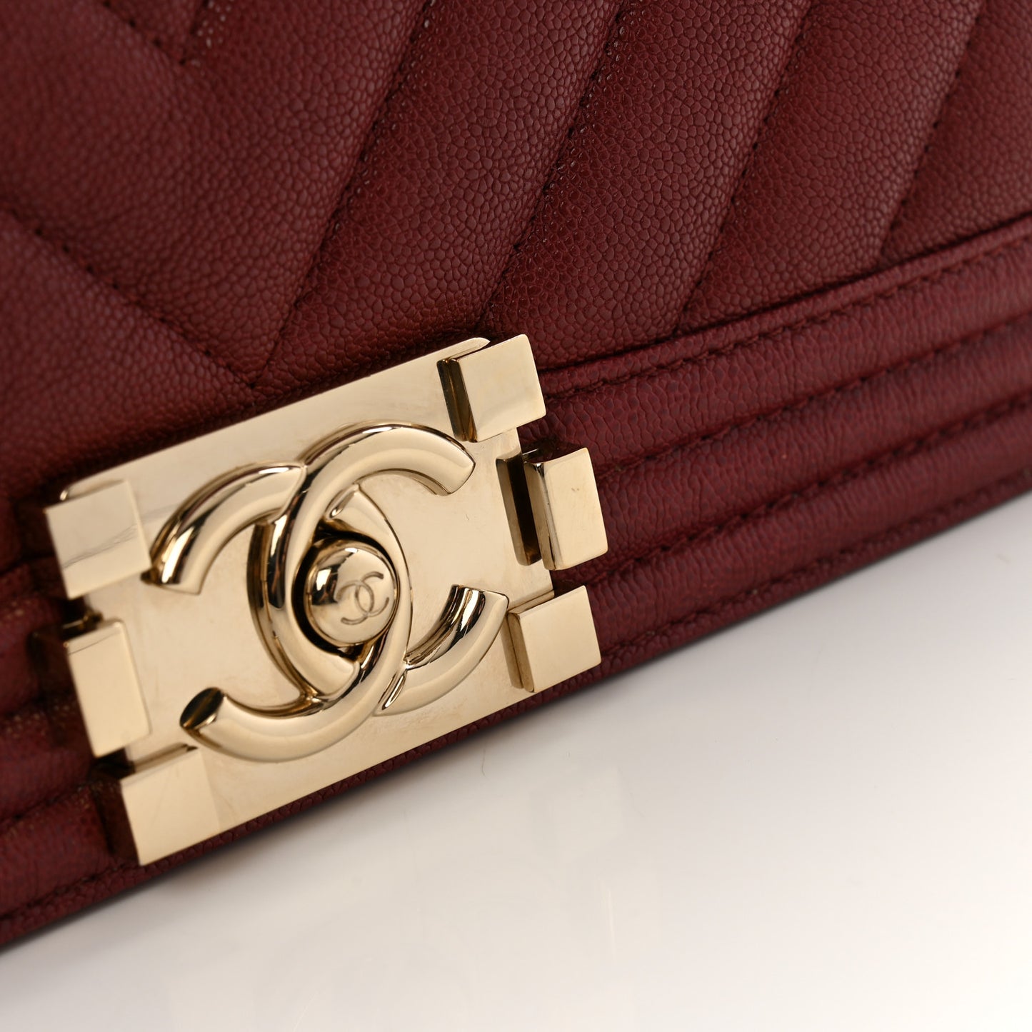 Caviar Chevron Quilted Medium Boy Flap Red