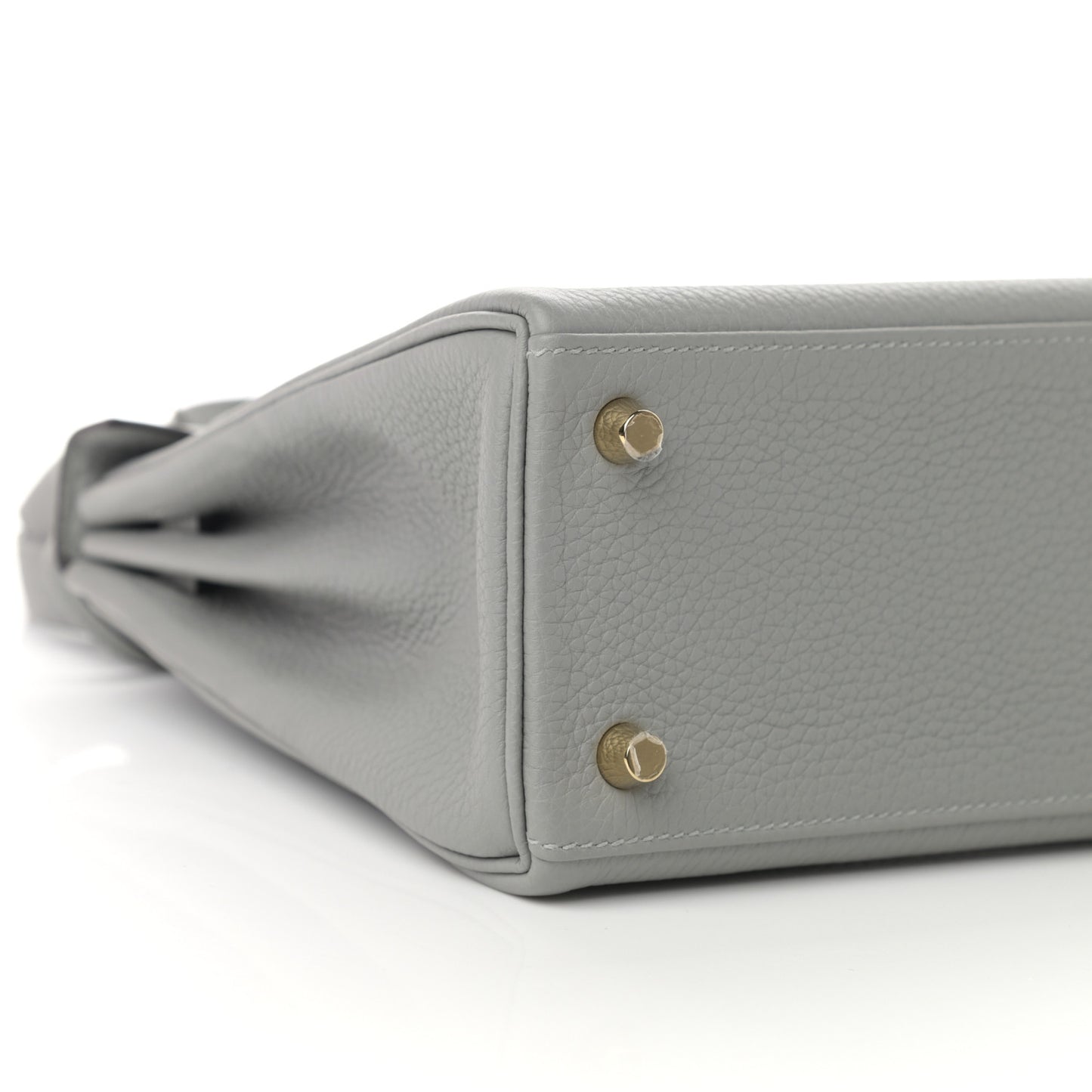 Togo Kelly Retourne 25 Gris Mouette