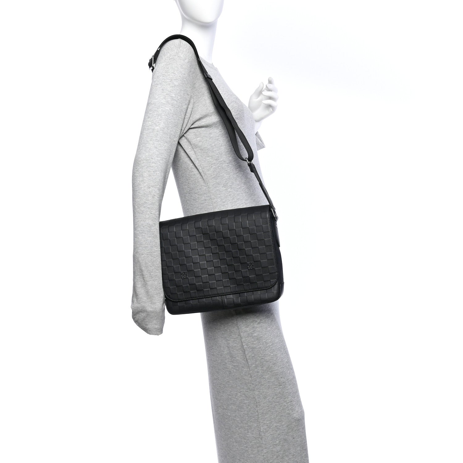 Louis Vuitton Damier Infini District Messenger Onyx 2 of 9