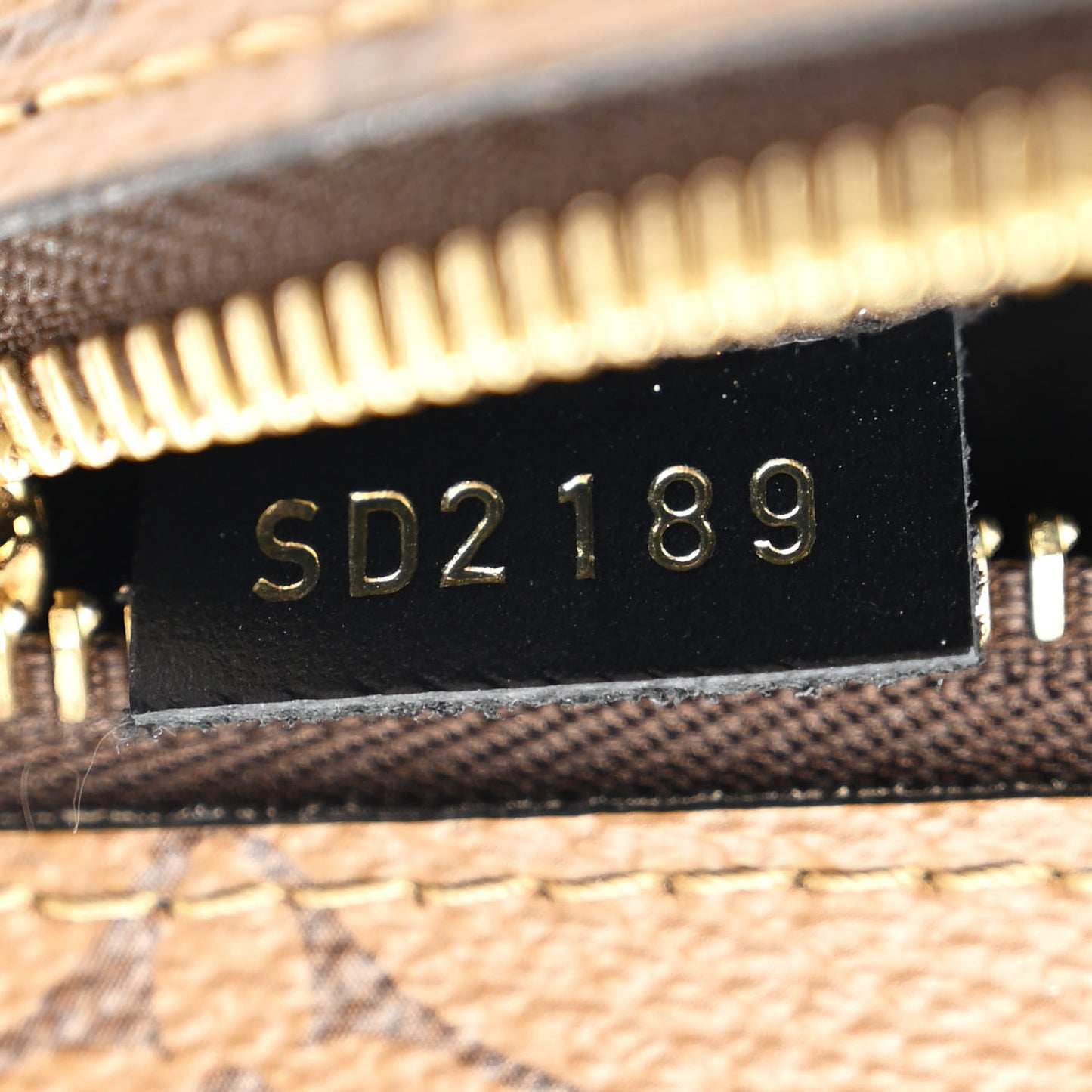 Reverse Monogram Pochette Metis