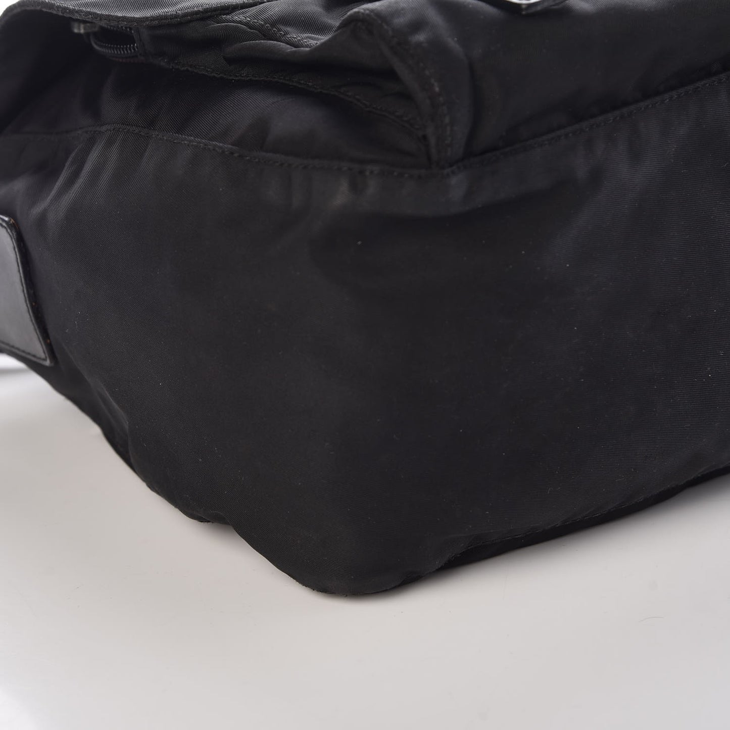 Nylon Vela Messenger Bag Black