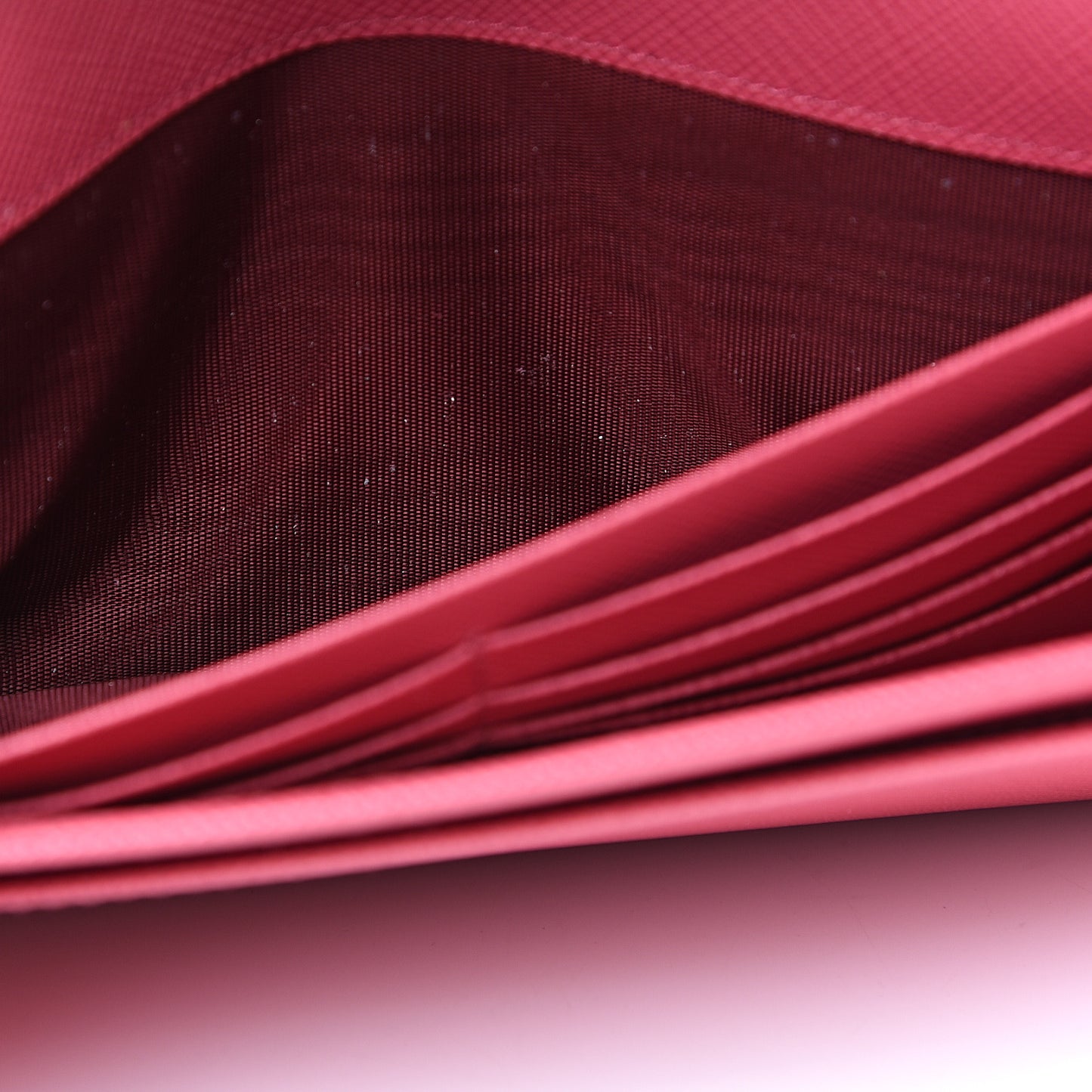 Saffiano Metal Bar Chain Wallet Peonia
