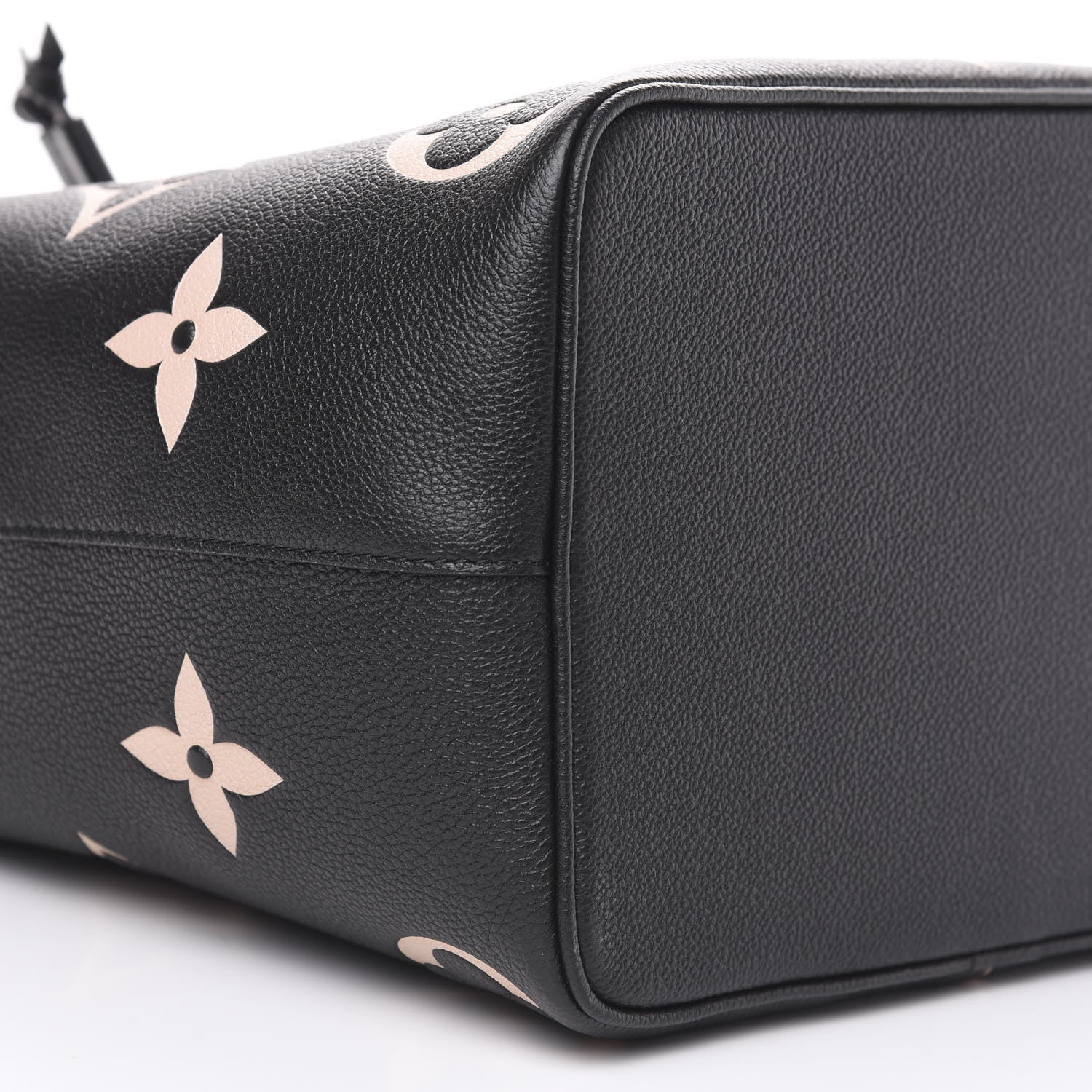 Louis Vuitton Empreinte Monogram Giant Neonoe MM Black Beige 6 of 7